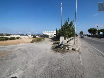Per visitarla per� � necessario imboccare via Sopramarzo, una stradina che ci permette di arrivare davanti all�edificio